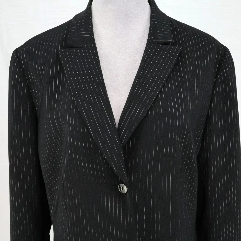 Tahari Skirt Suit Womens 16 Black Pinstripe Lined Buttons Pockets Career - Picture 7 of 16